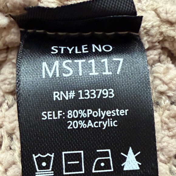 POL Beige Sweater with Red Heart - Picture 9 of 9